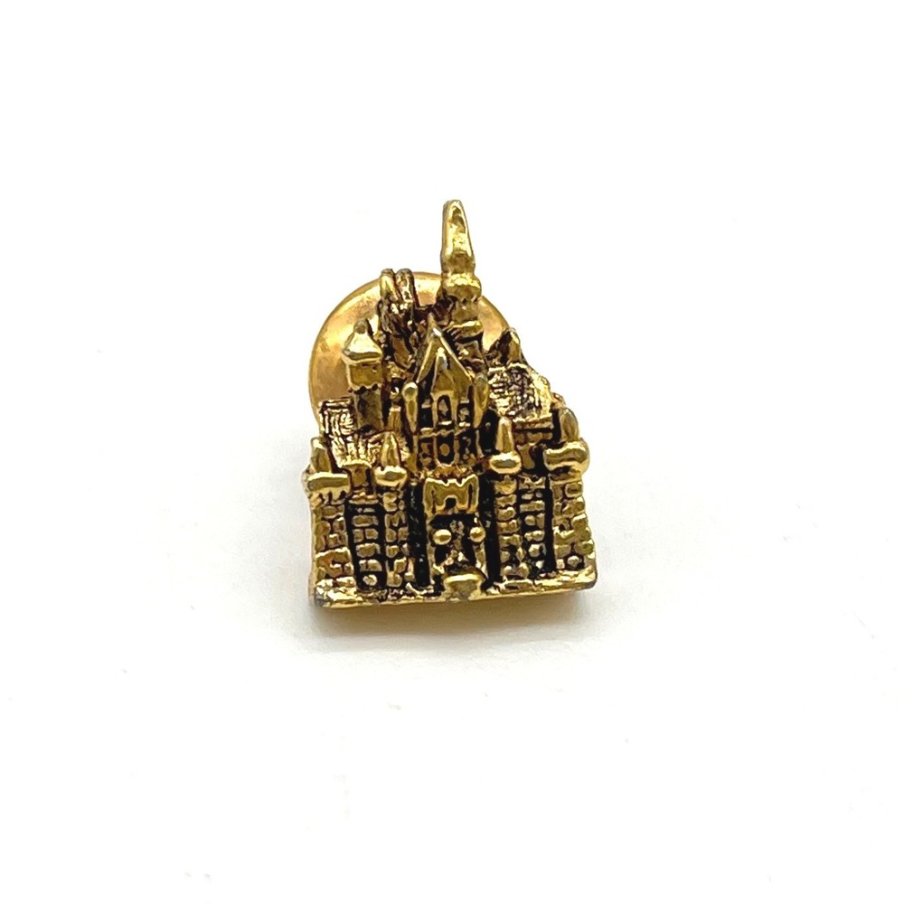 Vintage Anaheim California Sleeping Beauty Castle Gold Tone Lapel Pin Souvenir